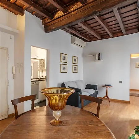 Guesthost - Piazza Di Spagna Classy Lejlighed *