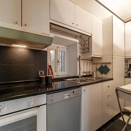 Guesthost - Piazza Di Spagna Classy Lejlighed *