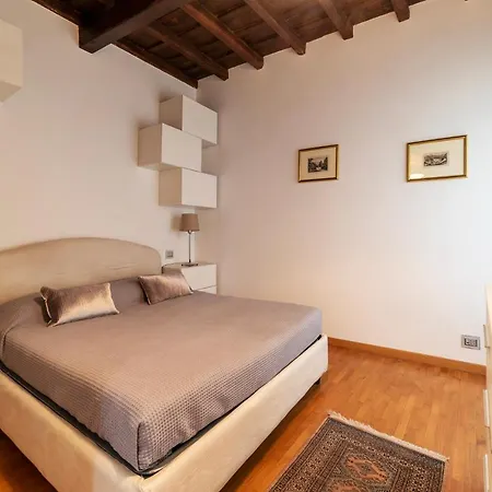 Guesthost - Piazza Di Spagna Classy Apartman Róma